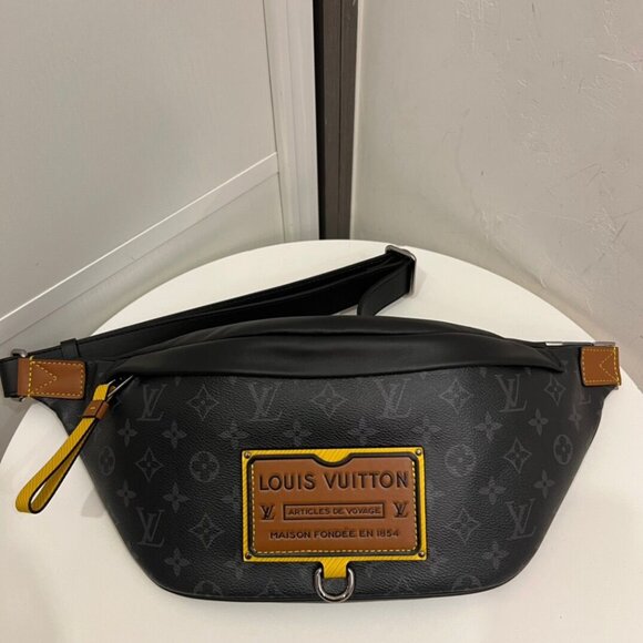 Louis Vuitton Discovery Bumbag - Picture 1 of 9